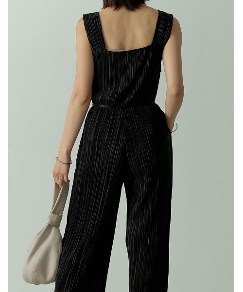 Re:EDIT（リエディ）の「グロッシープリーツリラックスサロペット（サロペット/オーバーオール・レディース・ブラック/ブラウン/グレイッシュベージュ・MEDIUM/LARGE/SHORT）」の7枚目の写真