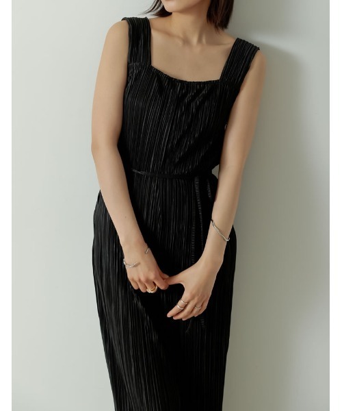 Re:EDIT（リエディ）の「グロッシープリーツリラックスサロペット（サロペット/オーバーオール・レディース・ブラック/ブラウン/グレイッシュベージュ・MEDIUM/LARGE/SHORT）」の8枚目の写真