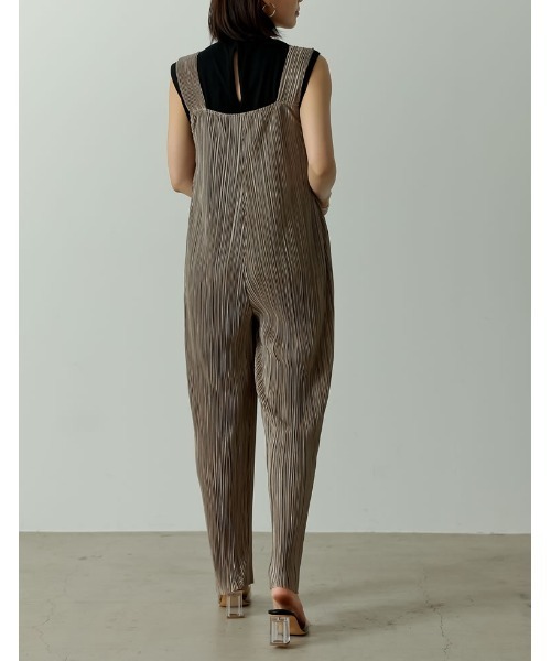 Re:EDIT（リエディ）の「グロッシープリーツリラックスサロペット（サロペット/オーバーオール・レディース・ブラック/ブラウン/グレイッシュベージュ・MEDIUM/LARGE/SHORT）」の11枚目の写真