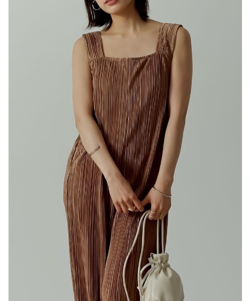 Re:EDIT（リエディ）の「グロッシープリーツリラックスサロペット（サロペット/オーバーオール・レディース・ブラック/ブラウン/グレイッシュベージュ・MEDIUM/LARGE/SHORT）」の14枚目の写真