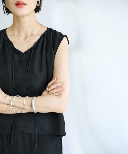 select MOCA（セレクトモカ）の「2021 SS スムースサテン2wayノースリーブトップス＆リラックスパンツセットアップ（セットアップ・レディース・ブラック/ベージュ・FREE）」の8枚目の写真