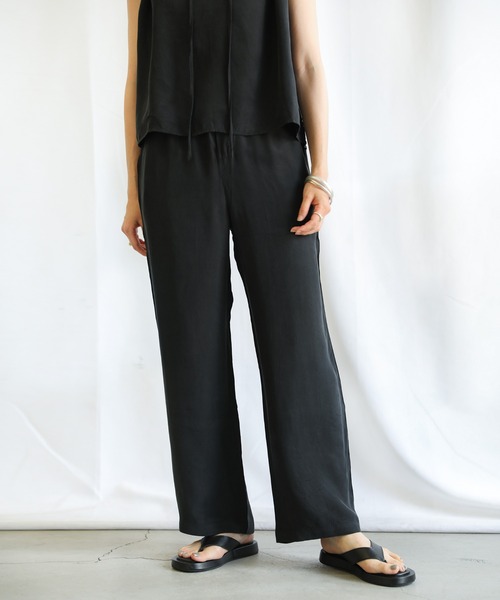 select MOCA（セレクトモカ）の「2021 SS スムースサテン2wayノースリーブトップス＆リラックスパンツセットアップ（セットアップ・レディース・ブラック/ベージュ・FREE）」の7枚目の写真