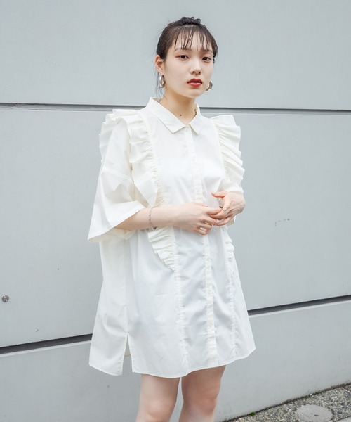 RASVOA(ラスボア)の「ビッグフリルシャツワンピース(シャツワンピース・レディース・オフホワイト/ブラック・FREE)」の18枚目の写真