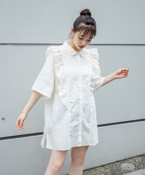 RASVOA(ラスボア)の「ビッグフリルシャツワンピース(シャツワンピース・レディース・オフホワイト/ブラック・FREE)」の22枚目の写真