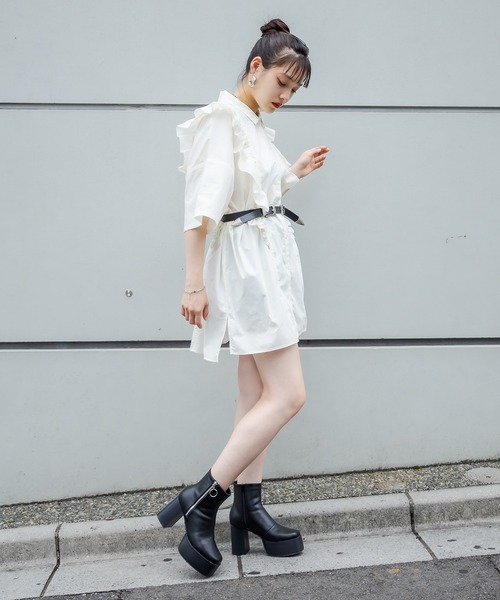 RASVOA(ラスボア)の「ビッグフリルシャツワンピース(シャツワンピース・レディース・オフホワイト/ブラック・FREE)」の11枚目の写真