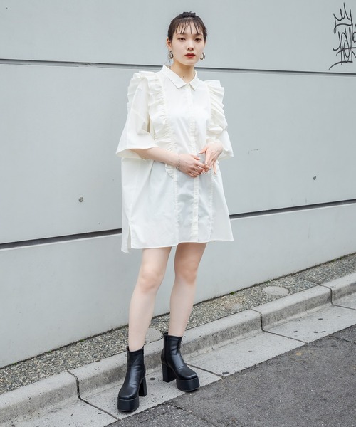 RASVOA(ラスボア)の「ビッグフリルシャツワンピース(シャツワンピース・レディース・オフホワイト/ブラック・FREE)」の19枚目の写真