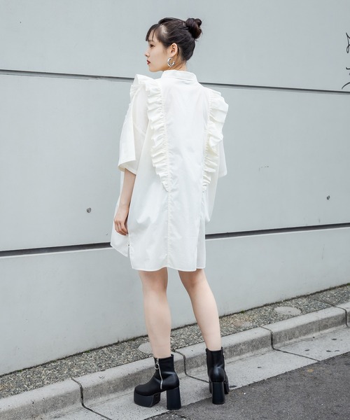 RASVOA(ラスボア)の「ビッグフリルシャツワンピース(シャツワンピース・レディース・オフホワイト/ブラック・FREE)」の16枚目の写真