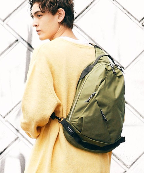 セール】Minimal Sling shiny light nylon（ショルダーバッグ