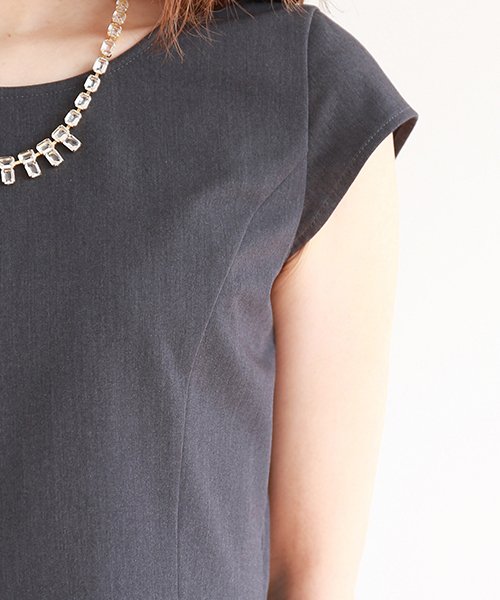 BEAMS LIGHTS Women's(ビームスライツ ウィメンズ)の「BEAMS LIGHTS / ペプラムキャップスリーブ パンツ セット オールインワン(つなぎ/オールインワン・レディース・ブラック/チャコールグレー/ベージュ/グリーン/ネイビー・36/38/40)」の6枚目の写真