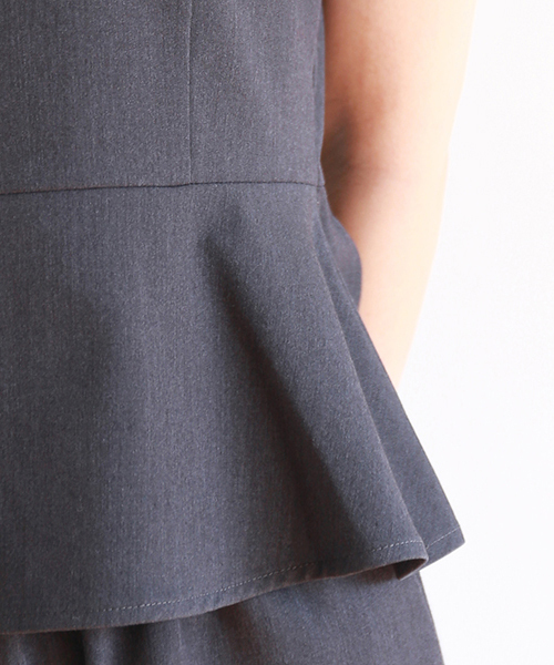 BEAMS LIGHTS Women's(ビームスライツ ウィメンズ)の「BEAMS LIGHTS / ペプラムキャップスリーブ パンツ セット オールインワン(つなぎ/オールインワン・レディース・ブラック/チャコールグレー/ベージュ/グリーン/ネイビー・36/38/40)」の7枚目の写真