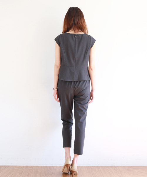 BEAMS LIGHTS Women's(ビームスライツ ウィメンズ)の「BEAMS LIGHTS / ペプラムキャップスリーブ パンツ セット オールインワン(つなぎ/オールインワン・レディース・ブラック/チャコールグレー/ベージュ/グリーン/ネイビー・36/38/40)」の9枚目の写真