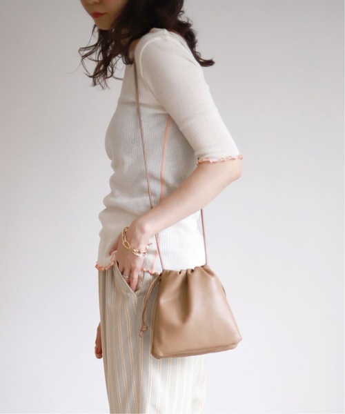 SLOBE IENA（スローブイエナ）の「【ESLOW/エスロー】ドローストリングショルダーバッグ◆（ショルダーバッグ・レディース・キャメル・FREE）」の4枚目の写真