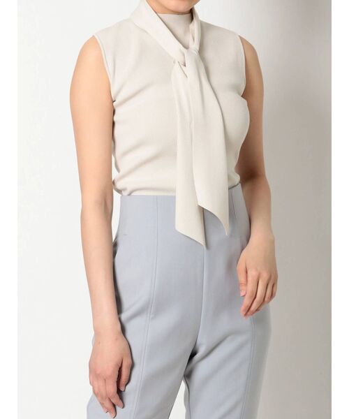 MERCURYDUO（マーキュリーデュオ）の「総針ボウタイ付ノースリーブニット（ニット/セーター・レディース・オフホワイト/ベビーピンク/ラベンダー・FREE）」の2枚目の写真