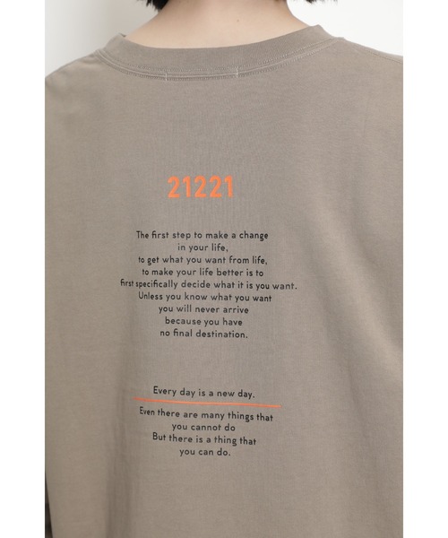 mici（ミチ）の「(mici)プリントロンT（Tシャツ/カットソー・レディース・ホワイト系その他/ベージュ・ONE SIZE）」の6枚目の写真