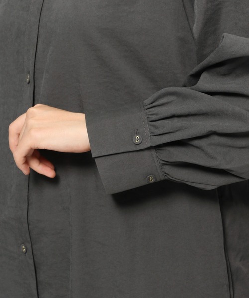 LEPSIM（レプシィム）の「ピーチツイルギャザーチュニック　957802（チュニック・レディース・グレイッシュベージュ/チャコールグレー/グリーン・FREE）」の21枚目の写真