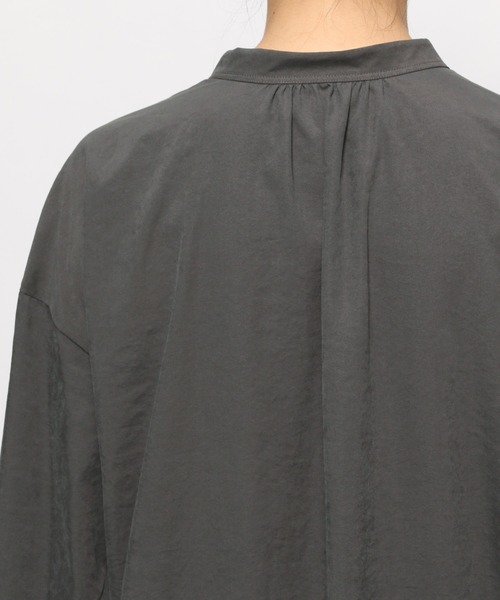 LEPSIM（レプシィム）の「ピーチツイルギャザーチュニック　957802（チュニック・レディース・グレイッシュベージュ/チャコールグレー/グリーン・FREE）」の5枚目の写真