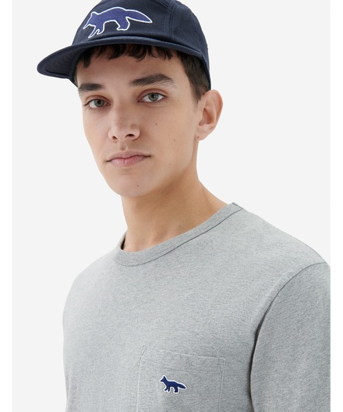 Maison Kitsune(メゾンキツネ)の「NAVY FOX PATCH CLASSIC POCKET TEE-SHIRT(Tシャツ/カットソー・メンズ・ホワイト/ブラック/ネイビー/グレー・M/XS/S/L/XL)」の5枚目の写真