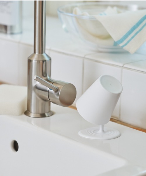 +d（プラスディー）の「オー!!マウスウォッシュカップ＆スタンド（バス/トイレグッズ・レディース・ホワイト系その他/ブルー系その他・FREE）」の2枚目の写真