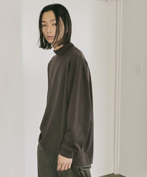nowm（ノウム）の「【nowm】MERCERISED COTTON LOOSE MOCK NECK LONG SLEEVE TEE / ルーズ モックネック TEE（Tシャツ/カットソー・メンズ・ダークブラウン/ベージュ/オフホワイト・M/L）」の4枚目の写真