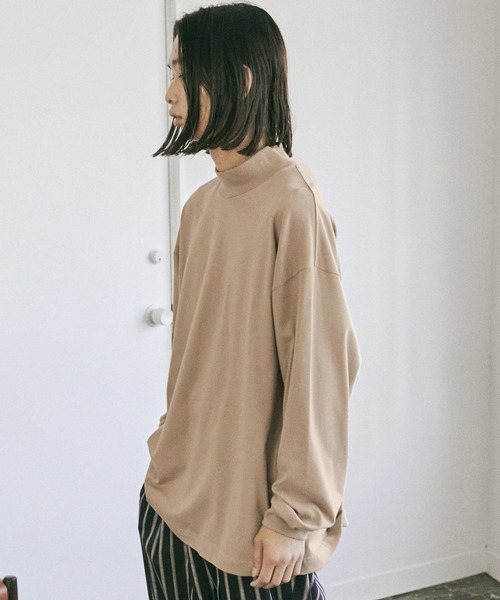 nowm（ノウム）の「【nowm】MERCERISED COTTON LOOSE MOCK NECK LONG SLEEVE TEE / ルーズ モックネック TEE（Tシャツ/カットソー・メンズ・ダークブラウン/ベージュ/オフホワイト・M/L）」の6枚目の写真