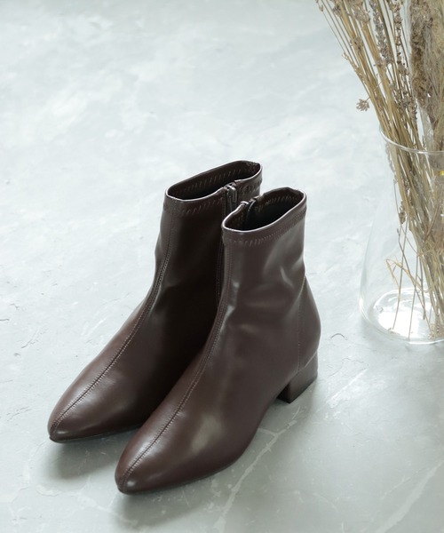 grandfleur（グランドフルール）の「【S～3L】ポインテッドトゥローヒールストレッチ ショートブーツ（ブーツ・レディース・ブラック/ダークブラウン/アイボリー/ベージュ系その他・LL/3L/S/M/L）」の3枚目の写真