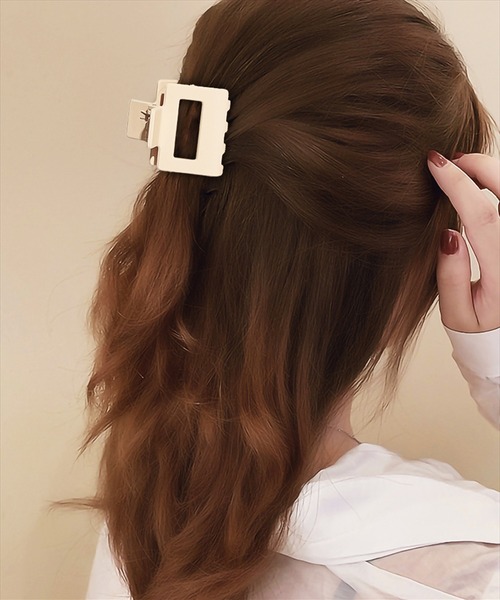 BAYBLO(ベイブロ)の「(SB)ミディアムスクエア ヘアクリップ(バレッタ/ヘアクリップ・レディース・ブラック/ネイビー/ブラウン/オフホワイト/モスグリーン/クリアブラック/クリアブラウン/クリアグリーン/ライトパープル/ベビーピンク/ライトピンク/ウィート・FREE)」の13枚目の写真