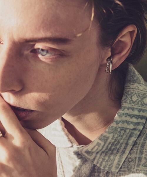 and cloud(アンドクラウド)の「Layered Cuff Cable Chain(イヤーカフ・レディース・シルバー/イエローゴールド・FREE)」の5枚目の写真