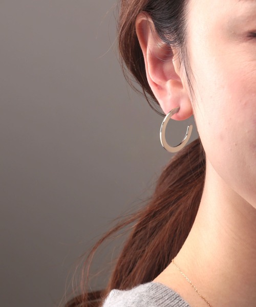Manon's Selection(マノンズセレクション)の「シンプルフープピアス(ピアス(両耳用)・レディース・ゴールド/シルバー・ONE SIZE)」の2枚目の写真