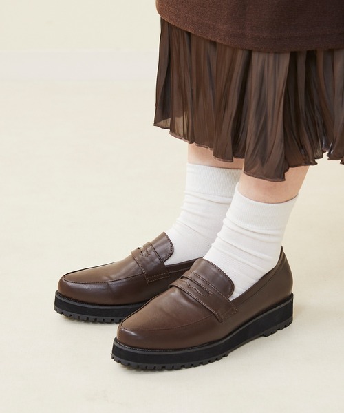 menue（メヌエ）の「軽量厚底ソールローファー（ローファー・レディース・ブラック/ダークブラウン/アイボリー/ブラック系その他/ベージュ系その他・LL/3L/S/M/L/XS）」の4枚目の写真