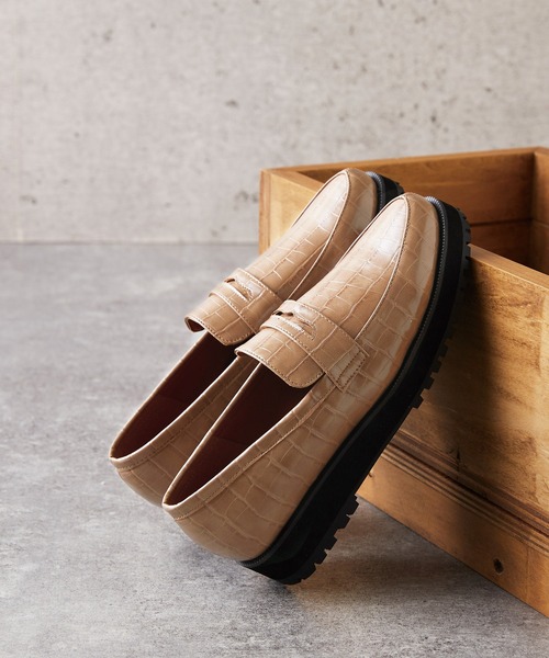 menue（メヌエ）の「軽量厚底ソールローファー（ローファー・レディース・ブラック/ダークブラウン/アイボリー/ブラック系その他/ベージュ系その他・LL/3L/S/M/L/XS）」の5枚目の写真