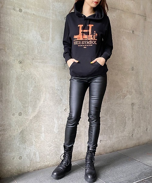 Kare/ME（カーミー）の「【Kare/ME×dim/カーミー×ディム】マリリンロゴHプリントフーディ（パーカー・レディース・ブラック・SMALL）」の5枚目の写真