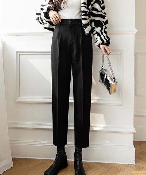 Grandeir(グランディール)の「センタープレス テーパード パンツ(その他パンツ・レディース・ブラック/ブラウン・M)」の2枚目の写真