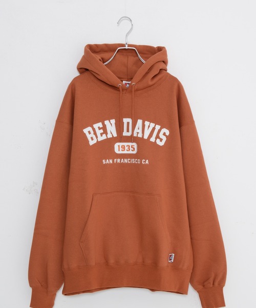 BEN DAVIS(ベンデイビス)の「【BEN DAVIS/ベンデイビス】 裏起毛 カレッジロゴ プルフーディーパーカー(パーカー・メンズ・オフホワイト/オレンジ系その他/カーキ・MEDIUM/X-LARGE/LARGE)」の4枚目の写真