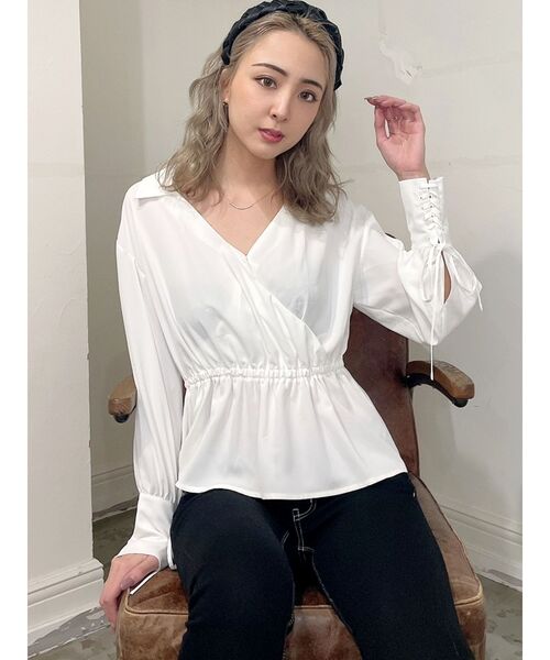 GYDA(ジェイダ)の「カフスレースアップ カシュクールデザインブラウス(シャツ/ブラウス・レディース・オフホワイト/ブラック/ミント・FREE)」の2枚目の写真