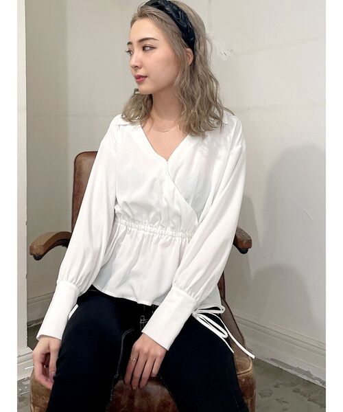 GYDA(ジェイダ)の「カフスレースアップ カシュクールデザインブラウス(シャツ/ブラウス・レディース・オフホワイト/ブラック/ミント・FREE)」の4枚目の写真