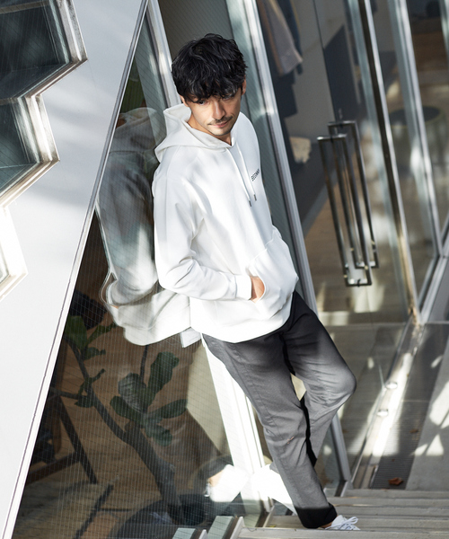 ABAHOUSE GRAY(アバハウスグレイ)の「シルキー ダンボール ロゴ プルオーバー パーカー(パーカー・メンズ・ホワイト/チャコールグレー/グリーン/グレイッシュベージュ・46/48)」の5枚目の写真