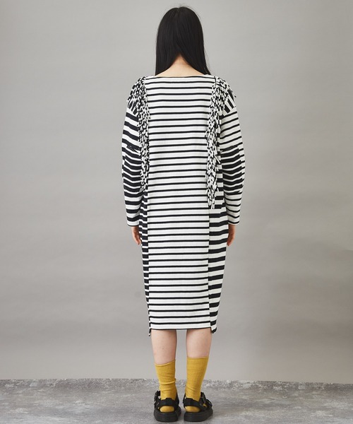 TOBILA（トビラ）の「ミックスボーダー リメイク バスクＴシャツワンピース（ワンピース・レディース・ブラック/ライム/ブルー・M）」の8枚目の写真