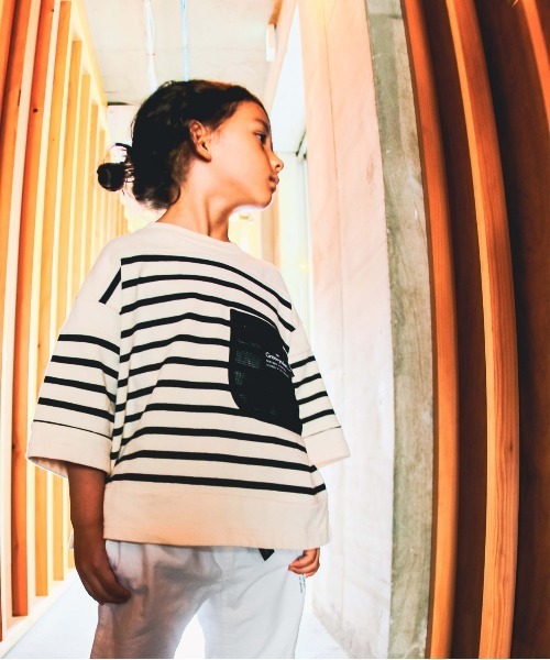 GROOVY COLORS（グルービーカラーズ）の「天竺ボーダー ワイドシルエット ポケット Tシャツ（Tシャツ/カットソー・キッズ・ブラック/アイボリー・110/120/100）」の2枚目の写真