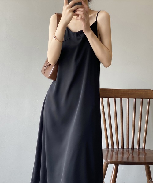 aimoha（アイモハ）の「サテンキャミソールワンピース（ワンピース・レディース・ブラック/グリーン・MEDIUM/LARGE）」の17枚目の写真