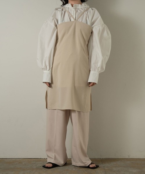 lawgy(ラウジー)の「V neck strap medium cami(キャミソール・レディース・ライトベージュ/ブラック・FREE)」の2枚目の写真