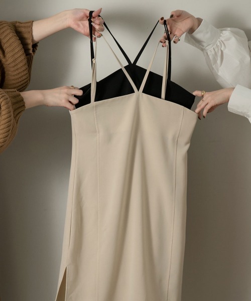 lawgy(ラウジー)の「V neck strap medium cami(キャミソール・レディース・ライトベージュ/ブラック・FREE)」の7枚目の写真