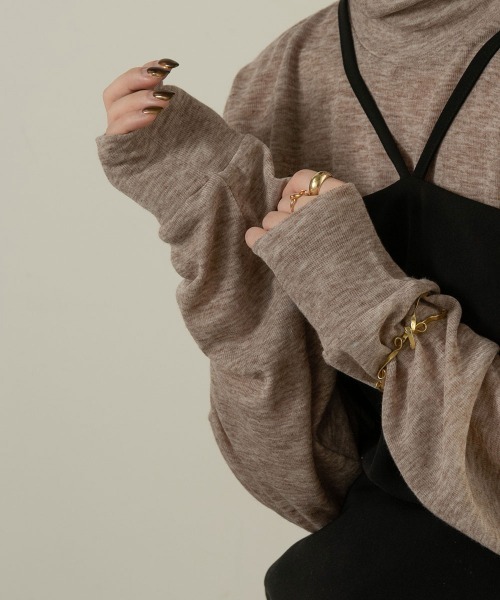 lawgy(ラウジー)の「V neck strap medium cami(キャミソール・レディース・ライトベージュ/ブラック・FREE)」の6枚目の写真