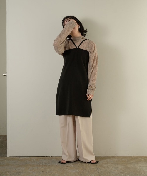 lawgy(ラウジー)の「V neck strap medium cami(キャミソール・レディース・ライトベージュ/ブラック・FREE)」の13枚目の写真