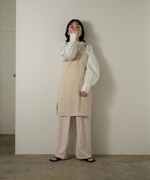 lawgy(ラウジー)の「V neck strap medium cami(キャミソール・レディース・ライトベージュ/ブラック・FREE)」の8枚目の写真