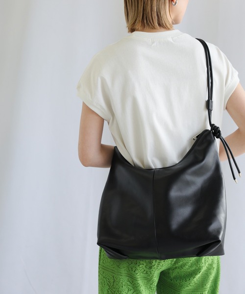 select MOCA（セレクトモカ）の「フェイクレザーノットハンドルミドルバッグ（ハンドバッグ・レディース・ブラック/ベージュ・FREE）」の2枚目の写真