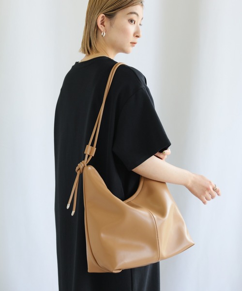 select MOCA（セレクトモカ）の「フェイクレザーノットハンドルミドルバッグ（ハンドバッグ・レディース・ブラック/ベージュ・FREE）」の5枚目の写真