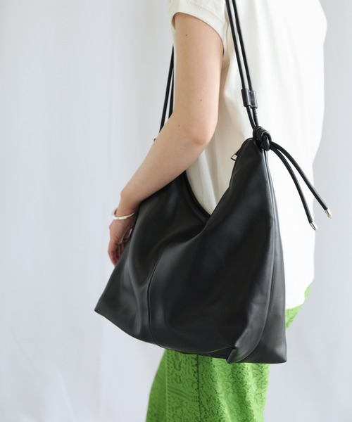 select MOCA（セレクトモカ）の「フェイクレザーノットハンドルミドルバッグ（ハンドバッグ・レディース・ブラック/ベージュ・FREE）」の9枚目の写真