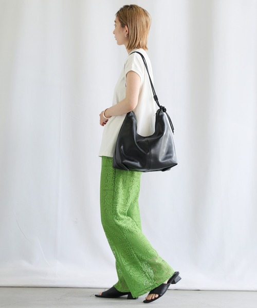 select MOCA（セレクトモカ）の「フェイクレザーノットハンドルミドルバッグ（ハンドバッグ・レディース・ブラック/ベージュ・FREE）」の4枚目の写真