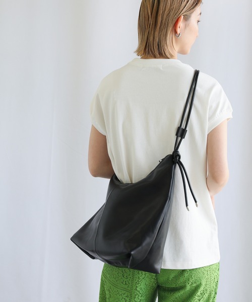 select MOCA（セレクトモカ）の「フェイクレザーノットハンドルミドルバッグ（ハンドバッグ・レディース・ブラック/ベージュ・FREE）」の10枚目の写真