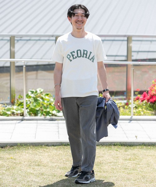ITEMS URBANRESEARCH（アイテムズ アーバンリサーチ）の「『別注』SCREEN STARS×ITEMS　カスレプリント レタードTシャツ（Tシャツ/カットソー・メンズ・グレー系その他/ブラック/ホワイト・LARGE/MEDIUM）」の11枚目の写真